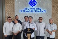 Menaker Yassierli saat paparkan program magang. (foto: lazir, rentak.id)