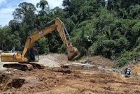 Alat Berat sudah Mulai Beroperasi Di Hutan Adat Komunitas Masukih, Kabupaten Gunung Mas, Kalimantan Tengah. Sumber foto. Masyarakat Adat Masukih