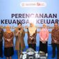 Kemendukbangga bekerjasama dengan Otoritas Jasa Keuangan (OJK) menyusun Buku Saku Perencanaan Keuangan Keluarga. (dok. kemendukbangga)