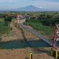 Kementerian PUterus membangun infrastruktur kerakyatan berupa jembatan gantung. (dok. pu)