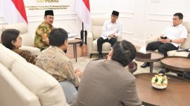 Mendes PDT Yandri Susanto bersama Wakil Menteri Ahmad Riza Patria mengunjungi Kantor Kementerian PPNBappenas. (dok. kemendes)