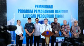 Menteri Koordinator Bidang Perekonomian, Airlangga Hartarto, Menteri Ketenagakerjaan, Yassierli, Raffi Ahmad, serta perwakilan Komisi IX DPR RI dalam peluncuran magang. (dok. rentak.id)