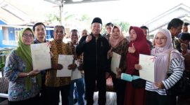 Menteri Nuson bwersama masyarakat (dok. rentak.id)