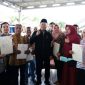 Menteri Nuson bwersama masyarakat (dok. rentak.id)