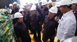 Penyaluran Bantuan Pangan alokasi Oktober dan November 2025 oleh Perum BULOG di Sorong. (dok. rentak.id)