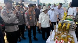 Polri bersama Perum Bulog melaksanakan Gerakan Pangan Murah. (dok. bulog)