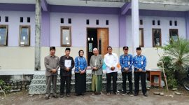 Rombongan Bupati Lumajang yang dipimpin oleh Bunda Indah bersama Kepala BPBD, Kepala Dinsos, Ketua Baznas, dan Camat Sukodono melakukan kunjungan langsung ke Pondok Pesantren Khomsani Nur Klanting. (foto.atz)