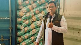 Direktur Utama Perum Bulog Ahmad Rizal Ramdhani dalam pelepasan 48 ton beras premium yang akan dikirim ke Kota Batam dan Kabupaten Karimun Provinsi Kepulauan Riau, di Jakarta, Kamis (27/11/2025). -(lazir -rentak.id)