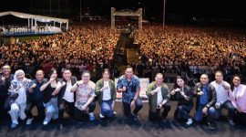 AHY dalam Pesta Rakyat 2 di kawasan Pohon Kasih Megamas, Manado. (dok. rentak.id)