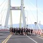 AHY saaat berolahraga bersama ratusan warga dan komunitas pelari Manado. (dok. rentak.id)