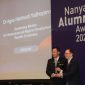 AHY saat menerima Nanyang Distinguished Alumni Award 2025. (dok. rentak.id)