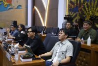 Ariel NOAH dan musisi lainnya menghadiri Rapat Dengar Pendapat Umum di Gedung DPR. (foto. rentak.id)