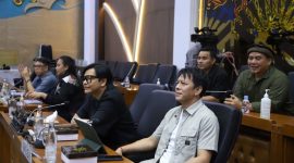 Ariel NOAH dan musisi lainnya menghadiri Rapat Dengar Pendapat Umum di Gedung DPR. (foto. rentak.id)