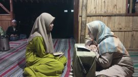 Aurelia Shafa Az Zahra Calista Anam, siswi kelas XII, yang berhasil menyelesaikan hafalan Al-Qur’an 30 Juz dalam waktu 2 tahun 7 bulan. (Foto. atz)