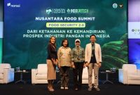 Direktur Bisnis Perum BULOG, Febby Novita, bersama narasumber lain yaitu Maria Nunik Sumartini dari Kementerian Pertanian dan Tubagus Syailendra, CEO Chickin Indonesia. (dok. rentak.id)