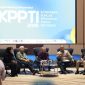Dirjen Dikti Khairul Munadi saat beberkan bahwa tema besar KPPTI. (dok. kemendiktisaintek)