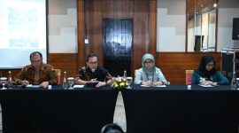 Kepala Badan Standar, Kurikulum, dan Asesmen Pendidikan (BSKAP), Toni (tengah) memaparkan (dok. rentak.id)