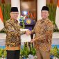 Menteri ATR/BPN Nusron Wahid menyerahkan secara langsung Sertipikat Hak Pakai atas aset milik negara kepada Menteri Luar Negeri Sugiono, (dok. rentak.id)