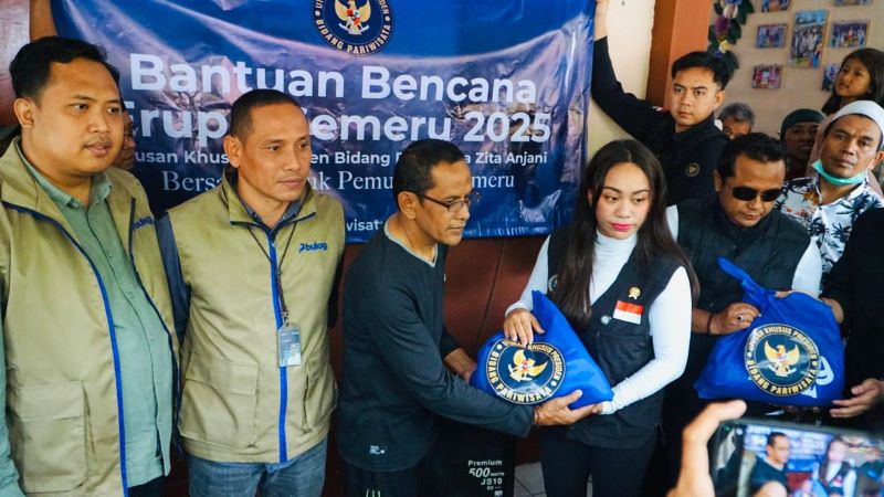 Perum BULOG bergerak cepat menyalurkan bantuan bagi warga terdampak erupsi Gunung Semeru. (dok. rentak.id)