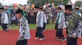 Tari Jafin dibawakan santri Pondok Pesantren Khomsani Nur Klanting . (foto. atz)