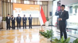 Direktur Utama Perum BULOG, Letjen TNI (Purn) Ahmad Rizal Ramdhani, S.Sos., S.H., M.Han., memimpin langsung upacara Peringatan ke-77 Hari Bela Negara di lingkungan Perum BULOG. (dok. rentak.id)