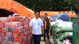 Dirut  Perum BULOG, Ahmad Rizal Ramdhani saat kunjungi  ketersediaan stok di Posko Logistik Terpadu/Posko Lanud Halim. (dok. rentak.id)