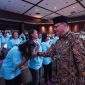 Menteri Pelindungan Pekerja Migran Indonesia (P2MI) Mukhtarudin saat lepas Pekerja Migran (dok. rentak.id)