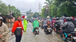 Banjir di Daan Mogot, Jakarta Barat (foto. x.com@SonoraFM92)
