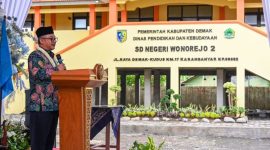 Mendikdasmen Abdul Mu’ti, meresmikan Revitalisasi Satuan Pendidikan di SD Negeri Wonorejo 2 (dok. rentak.id)