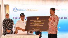 Mendikdasmen Abdul Mu’ti saat resmikan SMPN Banjarwangi (dok. rentak.id)