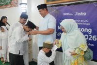 Perum BULOG menggelar doa bersama yang berlangsung khidmat di Masjid Al-Balag, kompleks Perumahan BULOG Pos Pengumben. (dok.rentak)