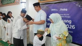 Perum BULOG menggelar doa bersama yang berlangsung khidmat di Masjid Al-Balag, kompleks Perumahan BULOG Pos Pengumben. (dok.rentak)