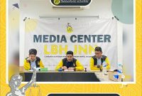 Ketua Umum YLBH JNN Fahmi Namakule (tengah). (dok rentak.id)