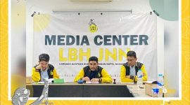 Ketua Umum YLBH JNN Fahmi Namakule (tengah). (dok rentak.id)