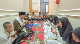 Polsek Serpong gelar   “Jum’at Peduli” dengan mengajak Anak Yatim Piatu dari Yayasan Permata Al-Ihsan Rawa Mekar Jaya. (foto. ist)