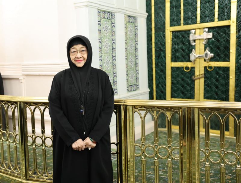 Megawati Soekarnoputri berziarah ke makam Rasulullah SAW di Masjid Nabawi (dok. rentak.id)