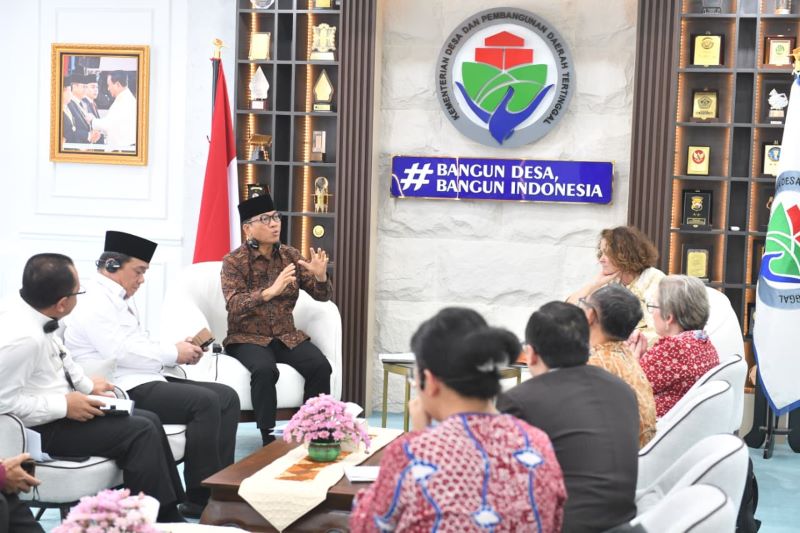 Mendes PDT Yandri Susanto menerima kunjungan Carolyn Turk, World Bank Country Director untuk Indonesia dan Timor Leste (dok. rentak.id)