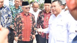 Mendikdasmen saat meresmikan Satuan Pelayanan Pemenuhan Gizi (dok. kemendikdasmen)