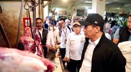 Mentan Andi Amran Sulaiman saat cek harga daging (dok. kementan)