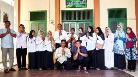 Dewan Guru dan Karyawan Madrasah Aliyah (MA) Khomsani Nur menggelar kegiatan silaturahmi. (foto atz)