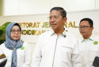 Direktur Jenderal Pendidikan Islam, Amien Suyitno didampingi Direktur KSKK Madrasah dan Kasubdit Kelembagaan KSKK Madrasah.(dok.rentak.id)