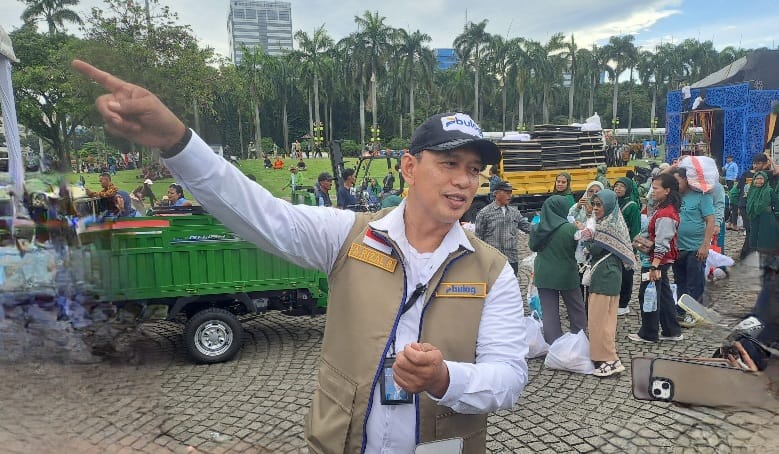 Direktur Utama Perum BULOG, Ahmad Rizal Ramdhani saat di Monas (foto. lazir)