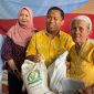 Taufan Akib Pempin Wilayah Perum BULOG DKI Jakarta dan Banten saat berikan batuan. (dok. rentak.id)