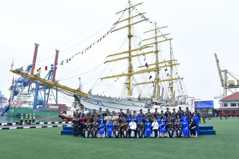 Kasal Laksamana TNI Dr. Muhammad Ali KRI lepas Bima Suci. (dok. dispenal)