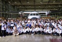 Menaker Yassierli bersama para magang di Bandung (dok rentak,id)