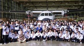 Menaker Yassierli bersama para magang di Bandung (dok rentak,id)