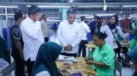 Menaker Yassierli sidak ke perusahaan di Kabupaten Semarang (dok. kemenaker)