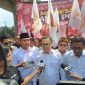Koordinator Nasional aksi, Lisman Hasibuan disela-sela aksi damai di Mabes Polti. (foto. lazir)