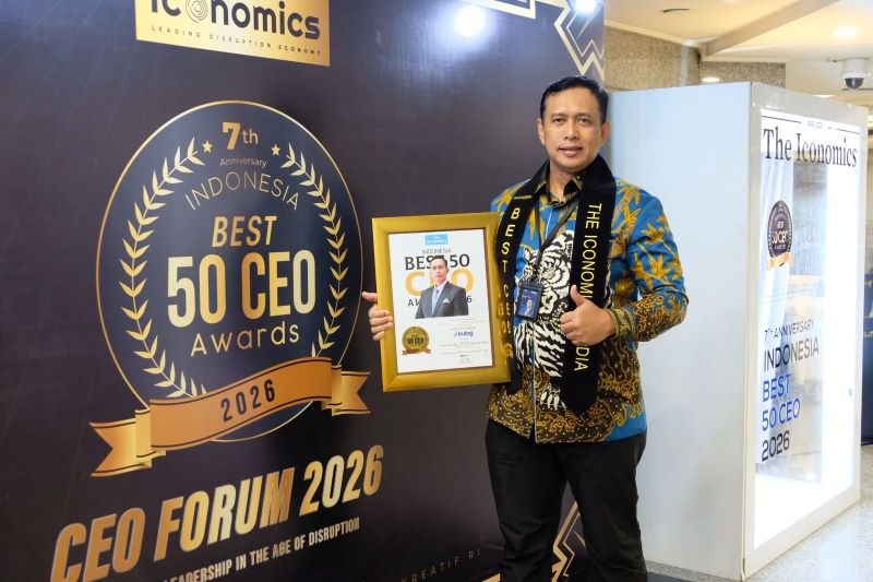 Direktur Utama Perum BULOG, Letnan Jenderal TNI (Purn) Dr. Ahmad Rizal Ramdhani, meraih penghargaan Indonesia Best 50 CEO Awards 2026 (dok. bulog)