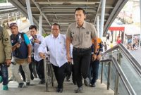 AHY saat kunjungi TKP musibah kerta di Bekasi. (dok. rentak.id)